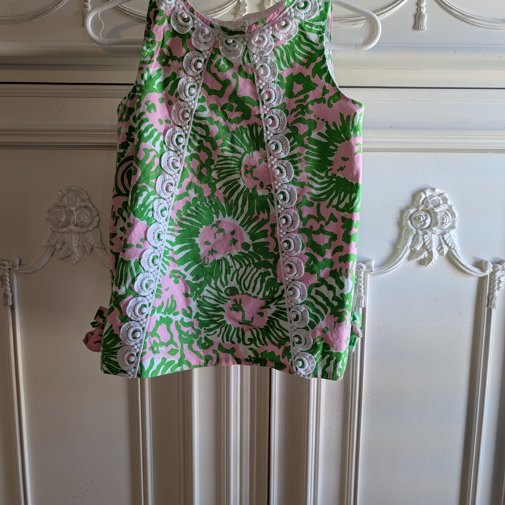 Floral Sleeveless Top with Lace Trim